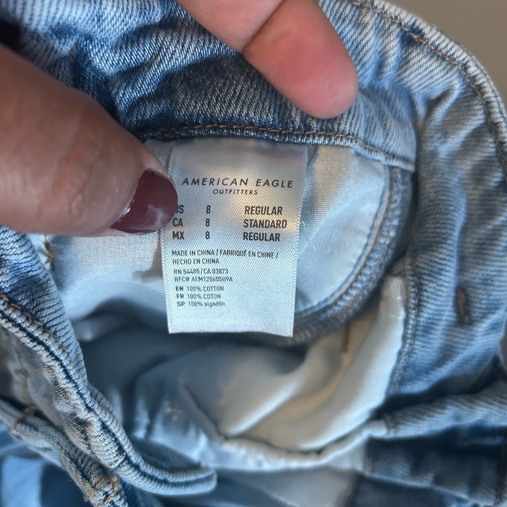 American Eagle Outfitters jeans - light blue “Highest rise mom jeans” w/belt - Picture 8 of 12